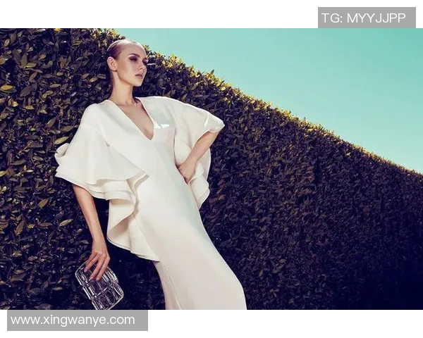 足球明星美女转会瞬间精彩瞬间尽显魅力与风采的图片集锦 足球明星美女转会瞬间精彩瞬间尽显魅力与风采的图片集锦